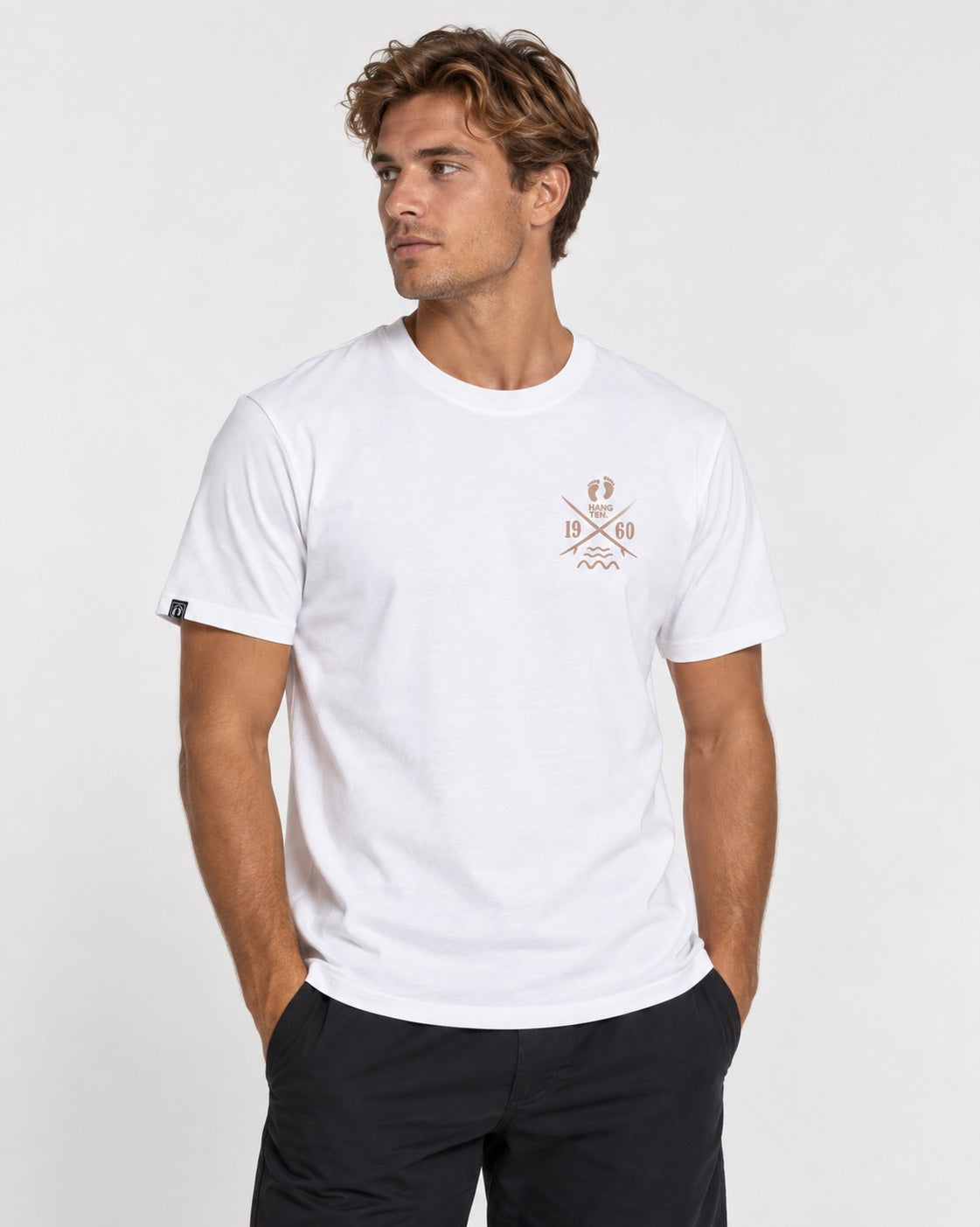 Cross Boards T-shirt White på modell i studio