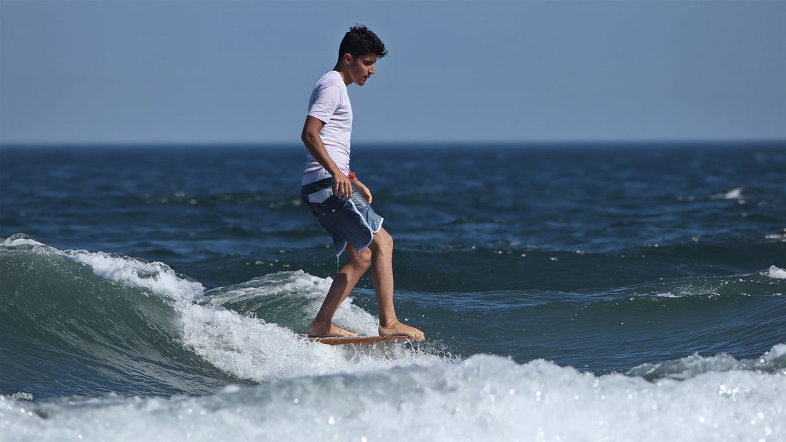 Boardshorts vs badshorts – vad är skillnaden? Guide till hybridshorts - Hang Ten