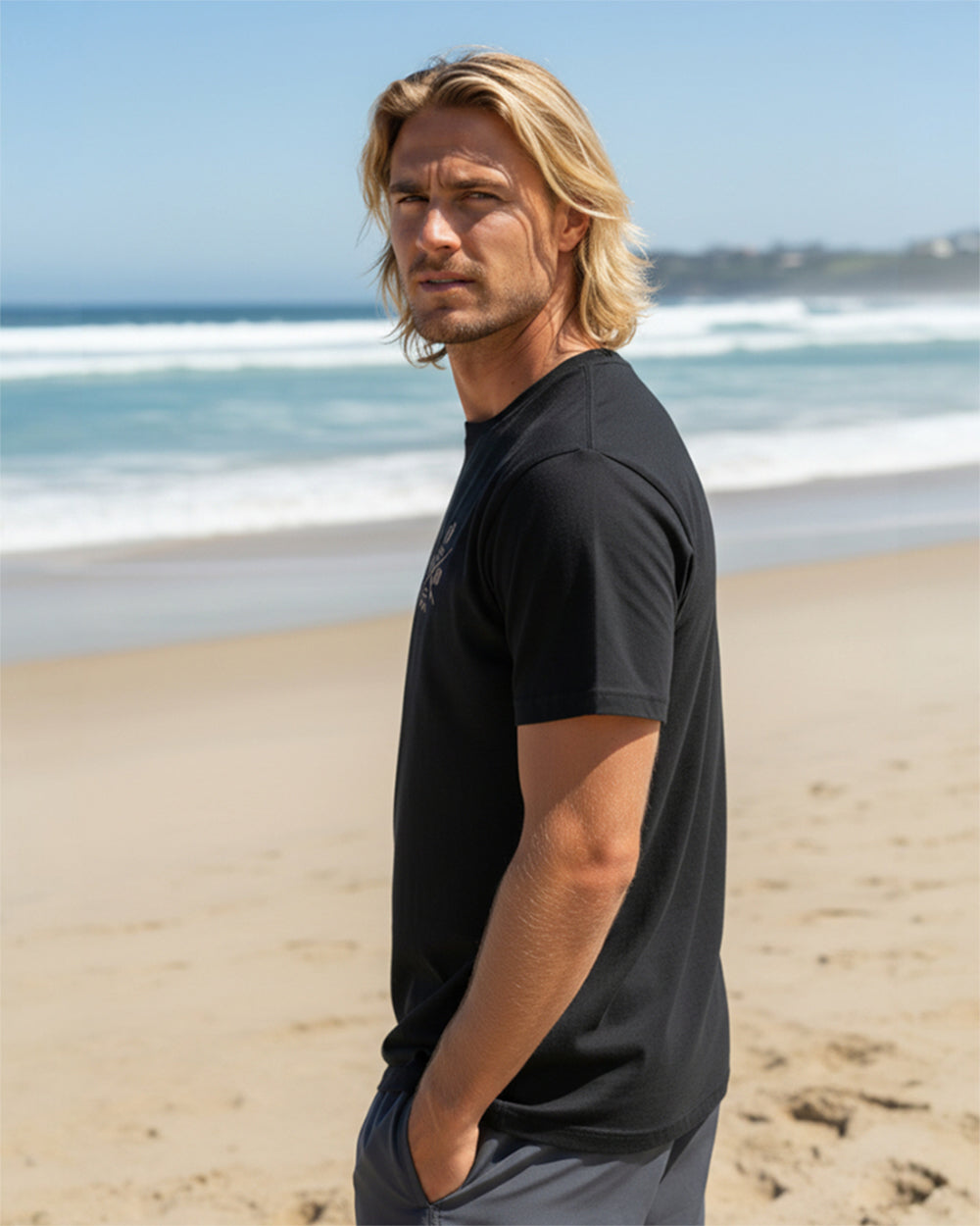 Hang Ten Cross Boards T-shirt Black i 100% ekologisk bomull med klassisk surfstil
