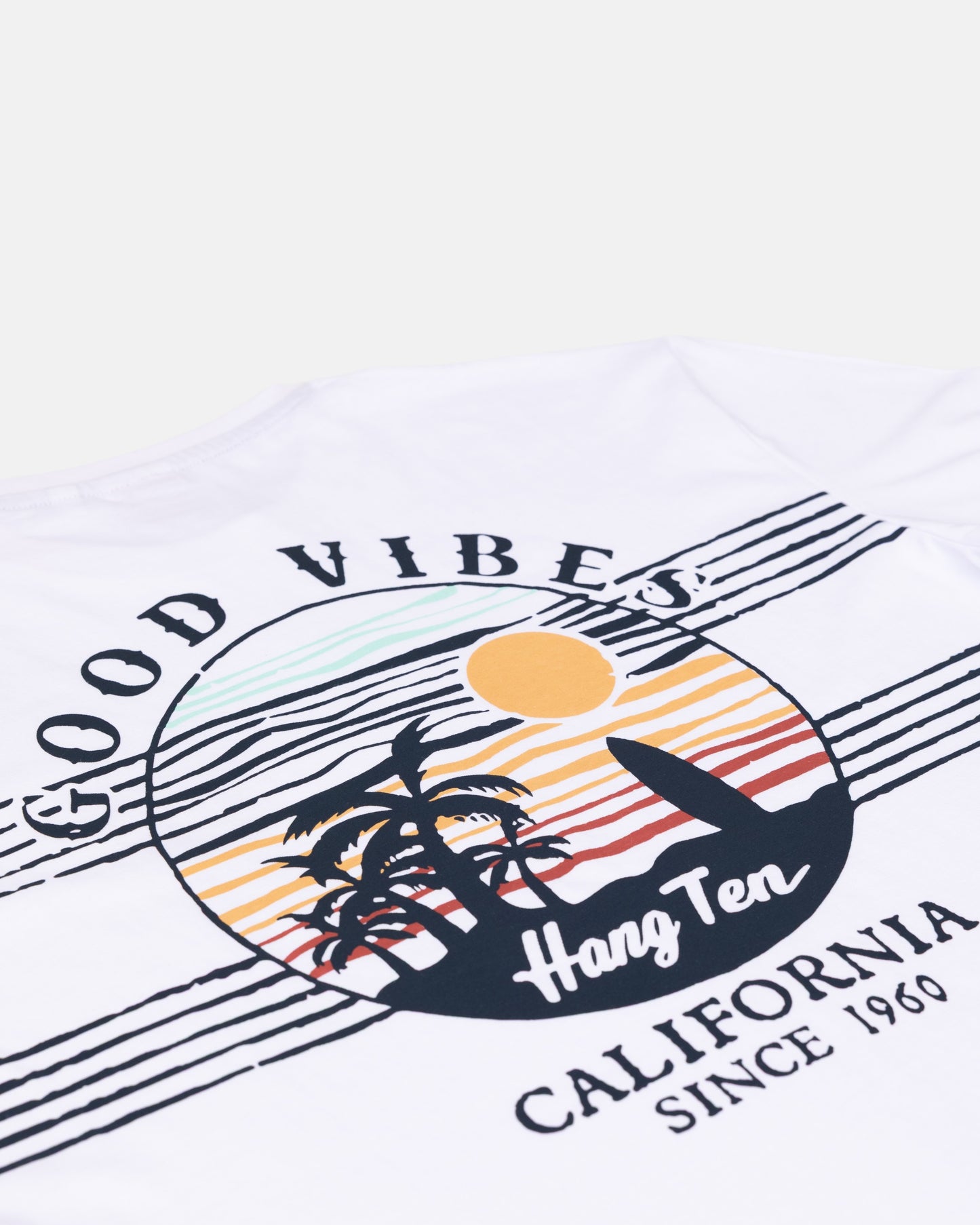 Hang Ten Good Vibes Organic Cotton T-shirt White i 100% ekologisk bomull med klassisk surfstil