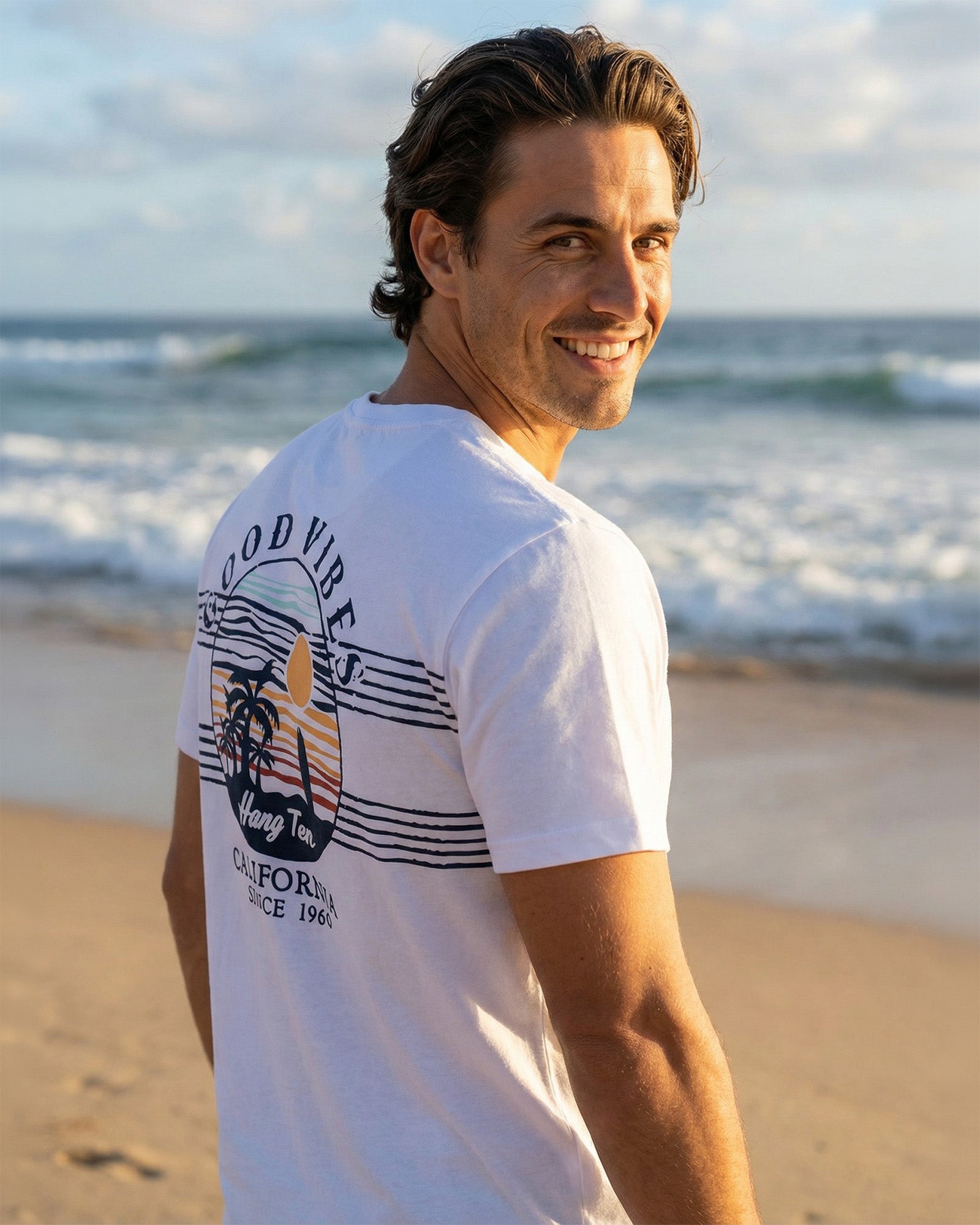 Hang Ten Good Vibes Organic Cotton T-shirt White i 100% ekologisk bomull med klassisk surfstil