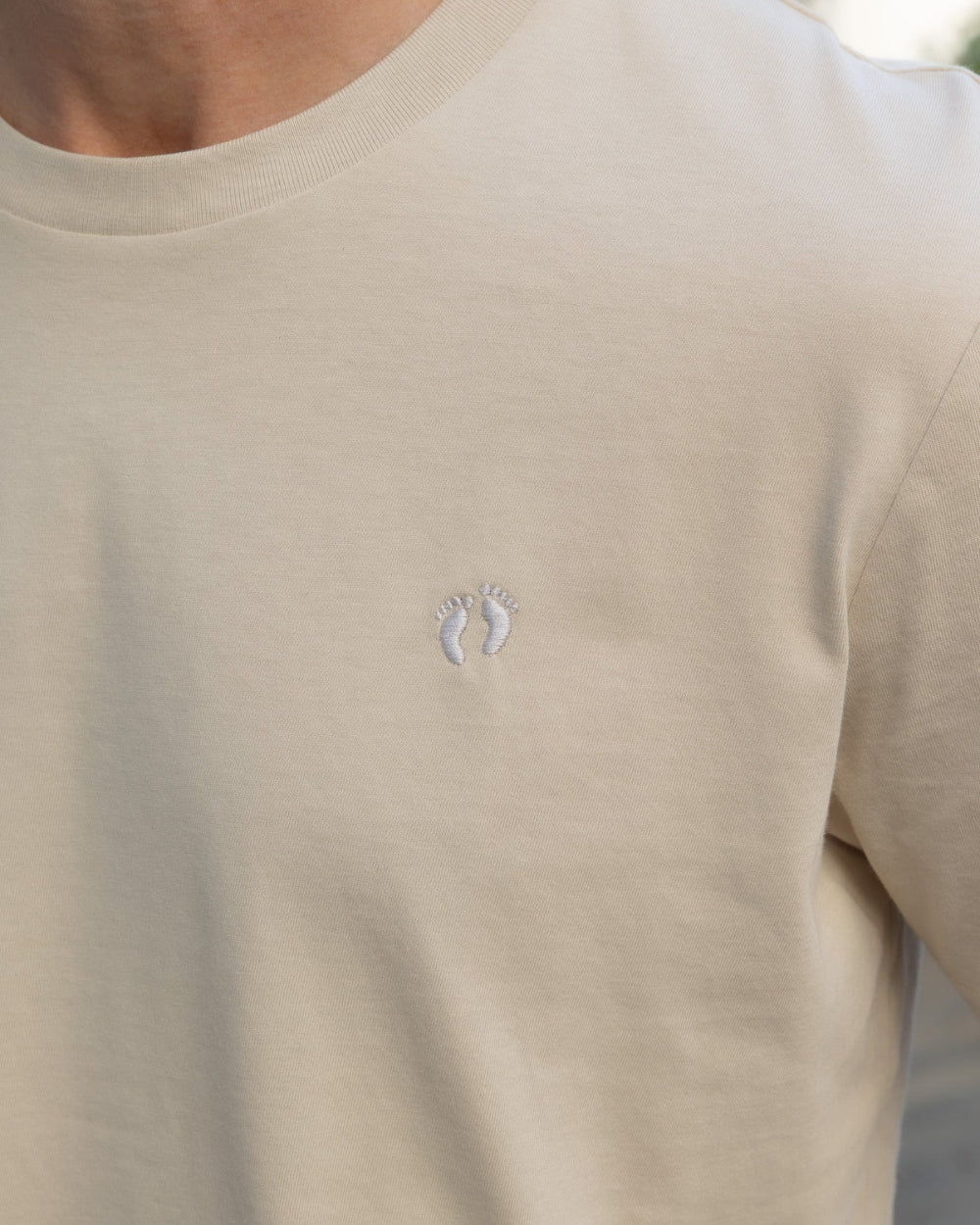 Hang Ten Icon T-shirt Desert Dust i 100% ekologisk bomull med broderad logga