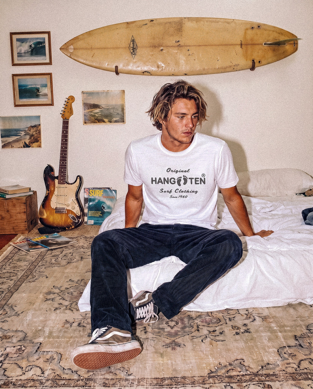 Hang Ten Classic Logo T-shirt White i ekologisk bomull – lifestyle