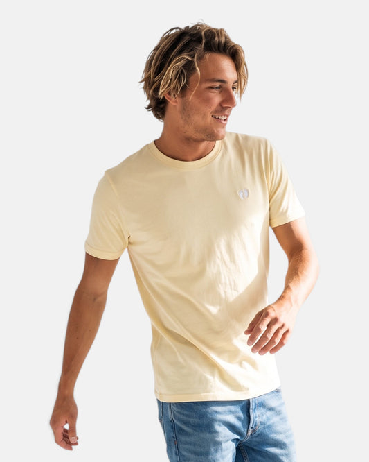 Hang Ten Icon T-shirt Light Yellow – modell i vinkel