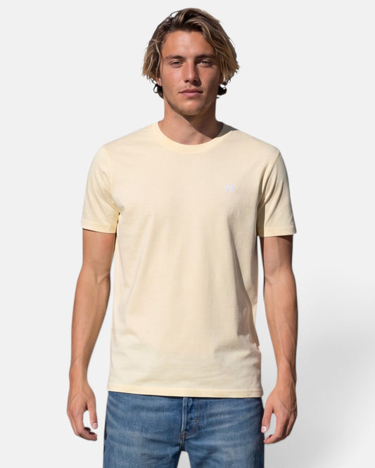 Hang Ten Icon T-shirt Light Yellow – modell framifrån